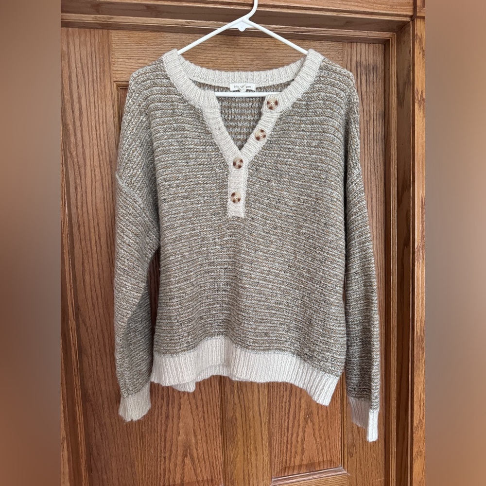 Blu Pepper Feel the Chill sweater, size L, functional buttons, cream colors, EUC